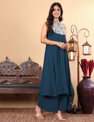 Women Ethnic Motifs Embroidered Panelled Thread Work Silk Georgette Kurta with Palazzos 3