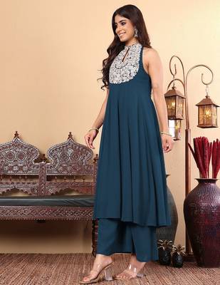 Women Ethnic Motifs Embroidered Panelled Thread Work Silk Georgette Kurta with Palazzos 4