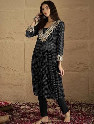 Abstract Printed Panelled Square Neck Georgette Straight Kurta With Trousers 2