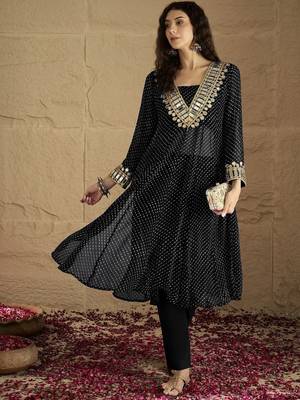 Abstract Printed Panelled Square Neck Georgette Straight Kurta With Trousers 6