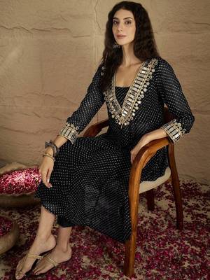 Abstract Printed Panelled Square Neck Georgette Straight Kurta With Trousers 7
