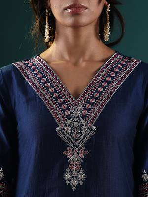 Women Ethnic Motifs Embroidered Kurta with Embroidered Trousers & With Dupatta 2