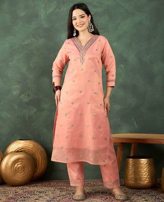Floral Embroidered Thread Work Kurta With Trousers & Dupatta 2