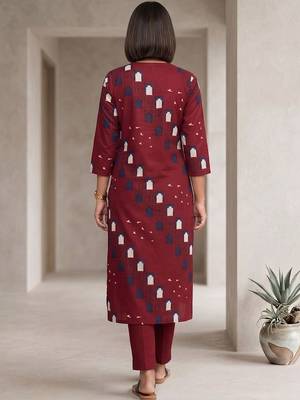 Women Printed Regular Kurta with Trousers 5