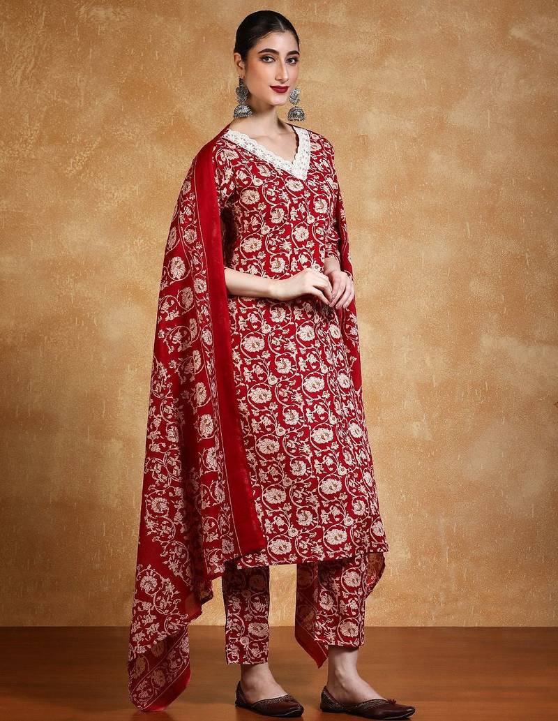 Women Floral Printed V Neck Kurta Set With Dupatta