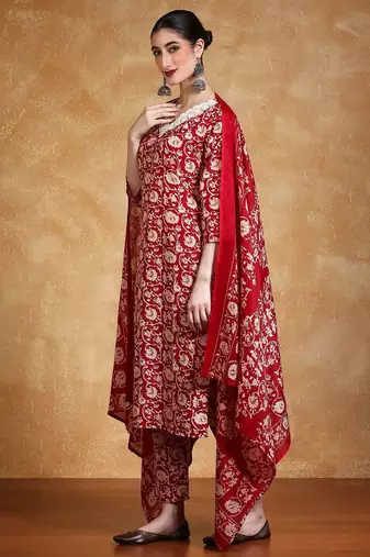 Women Floral Printed V Neck Kurta Set With Dupatta