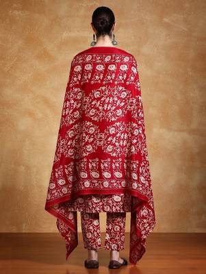 Women Floral Printed V Neck Kurta Set With Dupatta 6