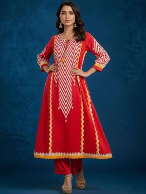 Women Printed Regular Kurta with Trousers 1