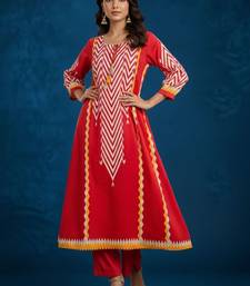 Women Printed Regular Kurta with Trousers