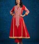 Women Printed Regular Kurta with Trousers