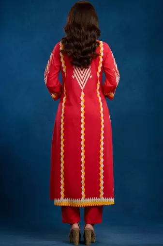 Women Printed Regular Kurta with Trousers
