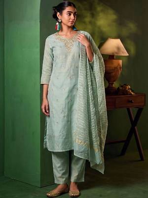 Women Ethnic Motifs Embroidered Regular Kurta with Trousers & With Dupatta 1