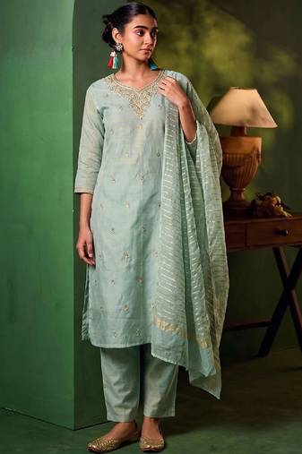 Women Ethnic Motifs Embroidered Regular Kurta with Trousers & With Dupatta