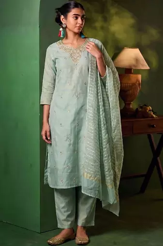 Women Ethnic Motifs Embroidered Regular Kurta with Trousers & With Dupatta