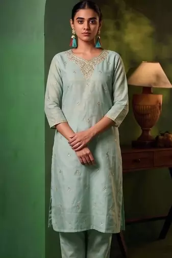 Women Ethnic Motifs Embroidered Regular Kurta with Trousers & With Dupatta