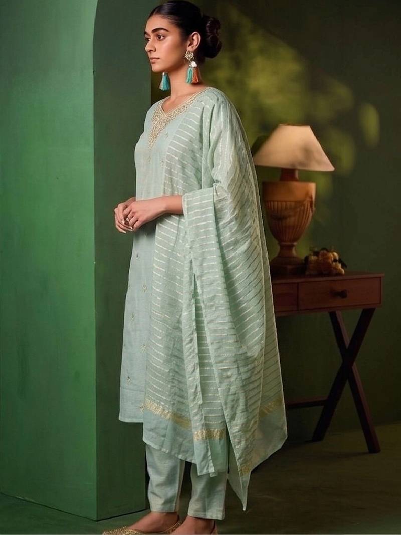 Women Ethnic Motifs Embroidered Regular Kurta with Trousers & With Dupatta