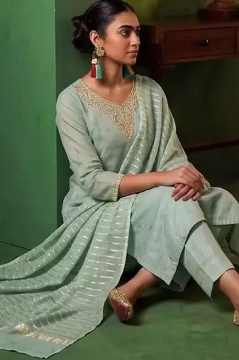 Women Ethnic Motifs Embroidered Regular Kurta with Trousers & With Dupatta