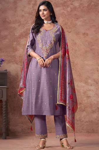 Women Floral Embroidered Regular Kurta with Trousers & With Dupatta