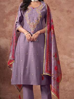 Women Floral Embroidered Regular Kurta with Trousers & With Dupatta 3
