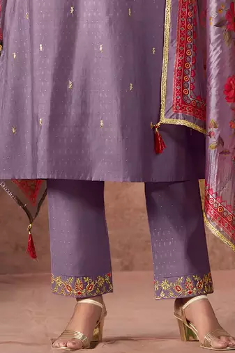 Women Floral Embroidered Regular Kurta with Trousers & With Dupatta