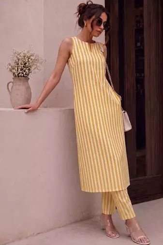 Women Striped Regular Kurta with Trousers