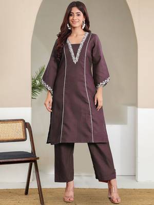 Women Embroidered Kurta with Trouser 1