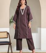 Women Embroidered Kurta with Trouser