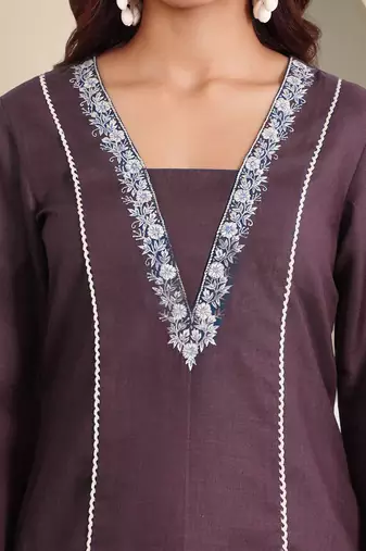 Women Embroidered Kurta with Trouser