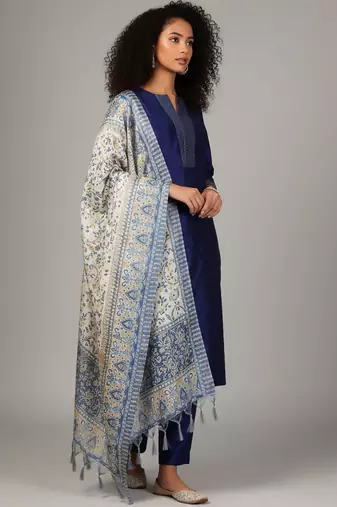 Women Ethnic Motifs Regular Thread Work Kurta with Trousers & With Dupatta