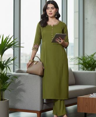 Women Ethnic Motifs Embroidered Regular Thread Work Kurta with Trousers 1