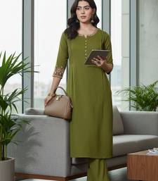 Women Ethnic Motifs Embroidered Regular Thread Work Kurta with Trousers