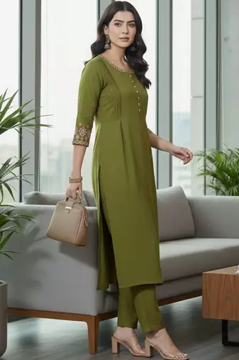 Women Ethnic Motifs Embroidered Regular Thread Work Kurta with Trousers