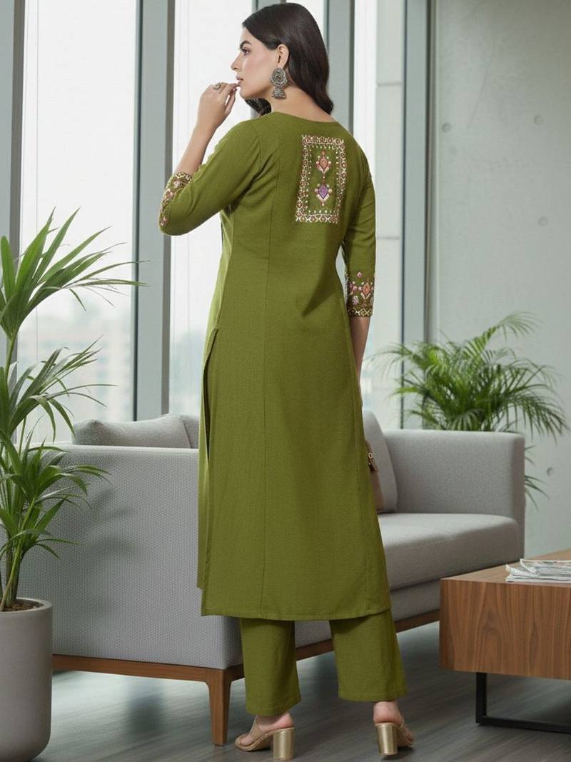 Women Ethnic Motifs Embroidered Regular Thread Work Kurta with Trousers