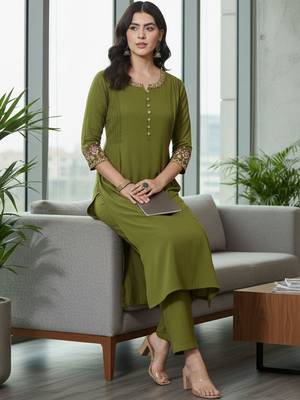 Women Ethnic Motifs Embroidered Regular Thread Work Kurta with Trousers 5