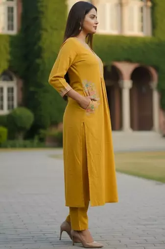 Women Ethnic Motifs Embroidered Regular Thread Work Kurta with Trousers