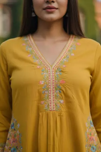 Women Ethnic Motifs Embroidered Regular Thread Work Kurta with Trousers