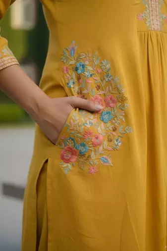 Women Ethnic Motifs Embroidered Regular Thread Work Kurta with Trousers