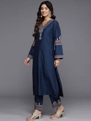 V Neck Ethnic Motifs Embroidered Regular Straight Kurta Set 5