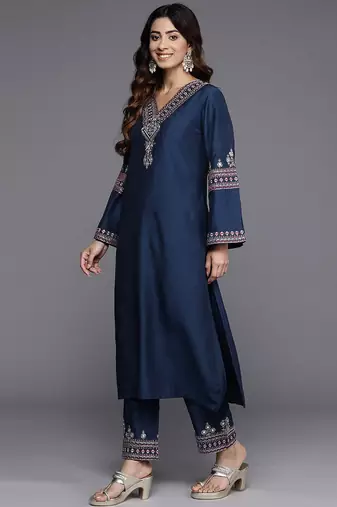 V Neck Ethnic Motifs Embroidered Regular Straight Kurta Set