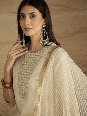 Women Ethnic Motifs Printed Kurta with Trousers & Dupatta 2