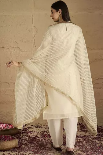 Women Ethnic Motifs Printed Kurta with Trousers & Dupatta