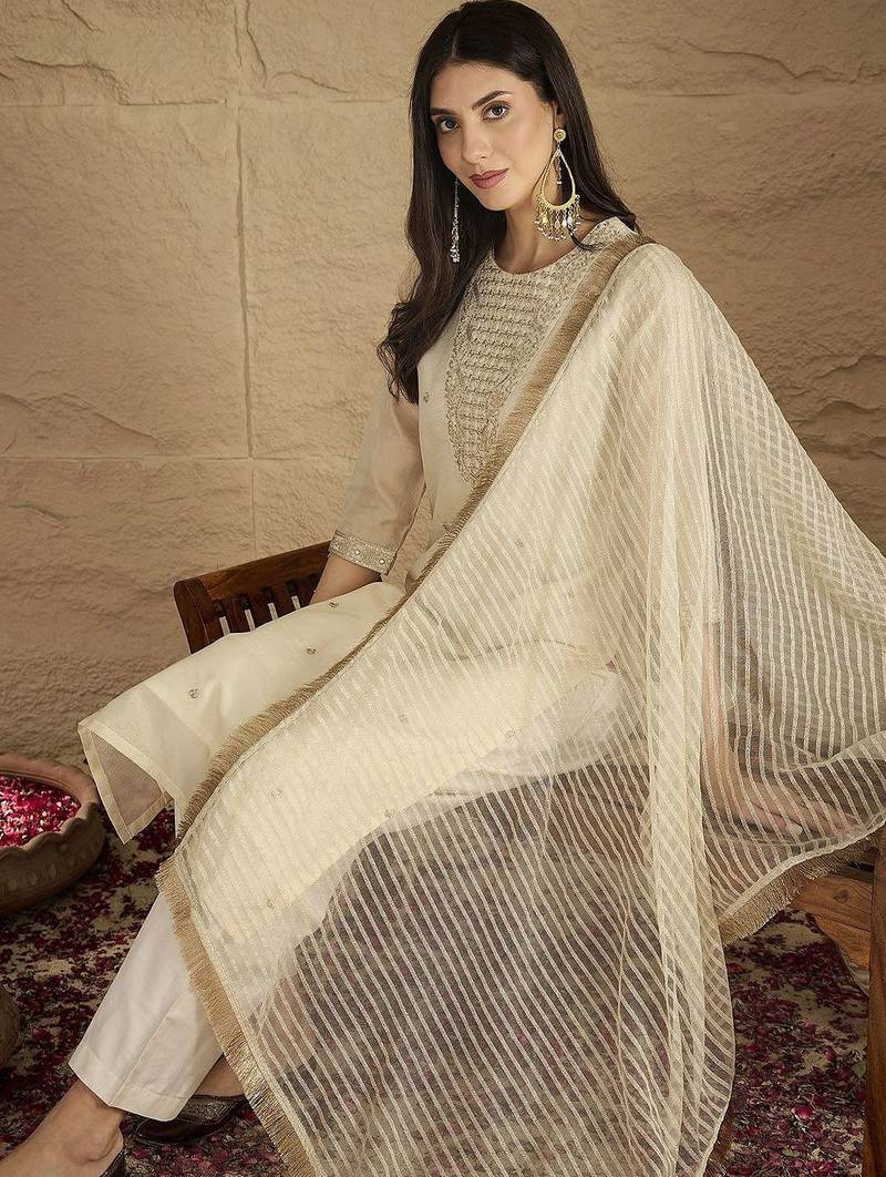 Women Ethnic Motifs Printed Kurta with Trousers & Dupatta