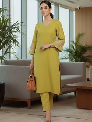 Women Ethnic Motifs Embroidered Regular Thread Work Kurta with Trousers 1