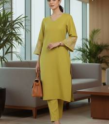 Women Ethnic Motifs Embroidered Regular Thread Work Kurta with Trousers