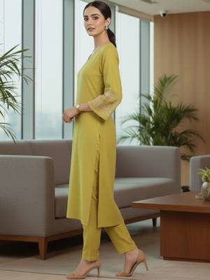 Women Ethnic Motifs Embroidered Regular Thread Work Kurta with Trousers 2