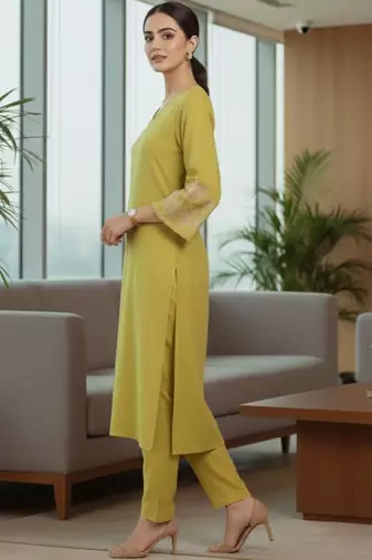Women Ethnic Motifs Embroidered Regular Thread Work Kurta with Trousers