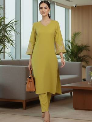 Women Ethnic Motifs Embroidered Regular Thread Work Kurta with Trousers 4