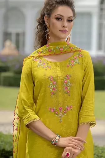 Floral Embroidered Thread Work Straight Kurta With Trousers And Dupatta