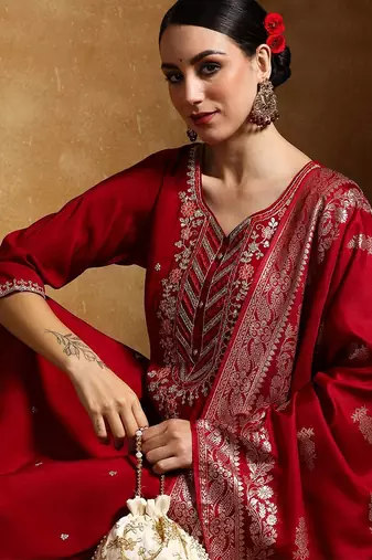 Women Floral Embroidered Regular Kurta with Trousers & With Dupatta