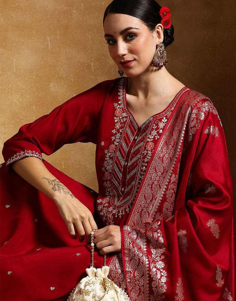 Women Floral Embroidered Regular Kurta with Trousers & With Dupatta